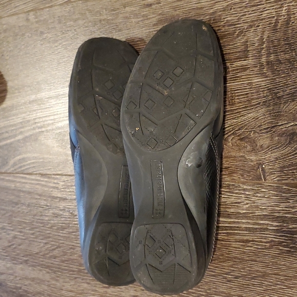 Naturalizer Size 7 M Black Slip on Loafers - Picture 2 of 4